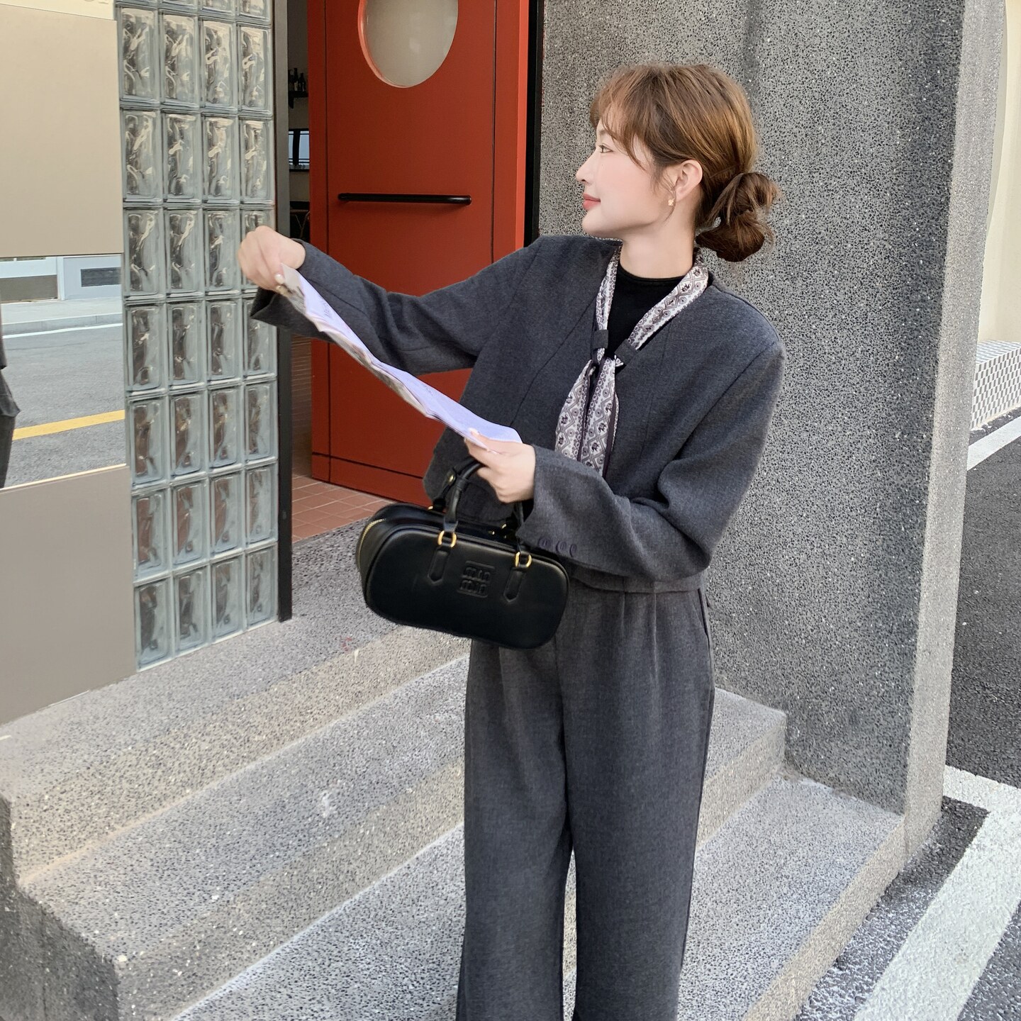灰色飘带西装套装女2026早秋超火高级感休闲又a又飒阔腿裤两件套,女装套装/套裙,2C218