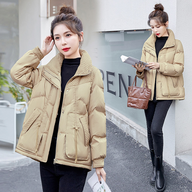 羽绒服女短款2025年新款奶呼呼时尚白鸭绒小个子轻便面包服加厚冬，女装羽绒服，维一诺,女装羽绒服,维一诺（1D095）