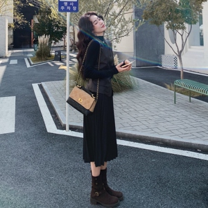 巨好看漂亮温柔风百褶连衣裙套装女2025年秋季新款皮衣马甲两件套图片