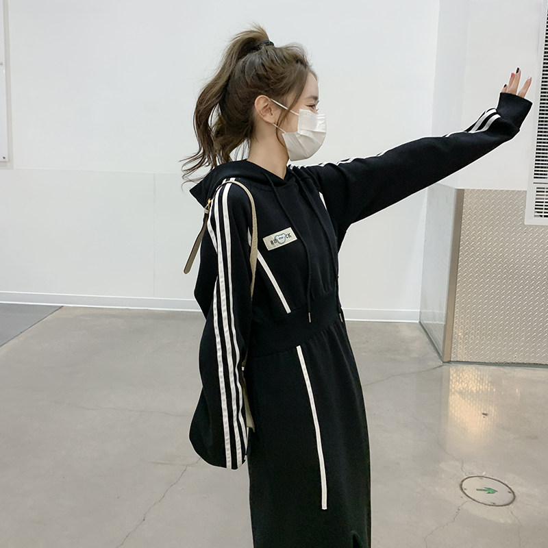气质名媛黑色连帽卫衣连衣裙女春秋2025新款高级感超好看收腰长裙,女装连衣裙,2C073