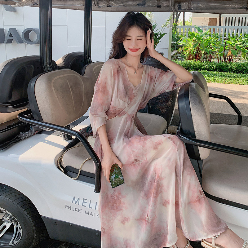 多巴胺穿搭吊带配粉色V领连衣裙女夏超火松弛感绝美度假长裙套装,女装连衣裙,2C088