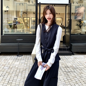 设计感法式气质显瘦套装女春秋长袖T恤V领马甲高腰阔腿裤三件套装图片