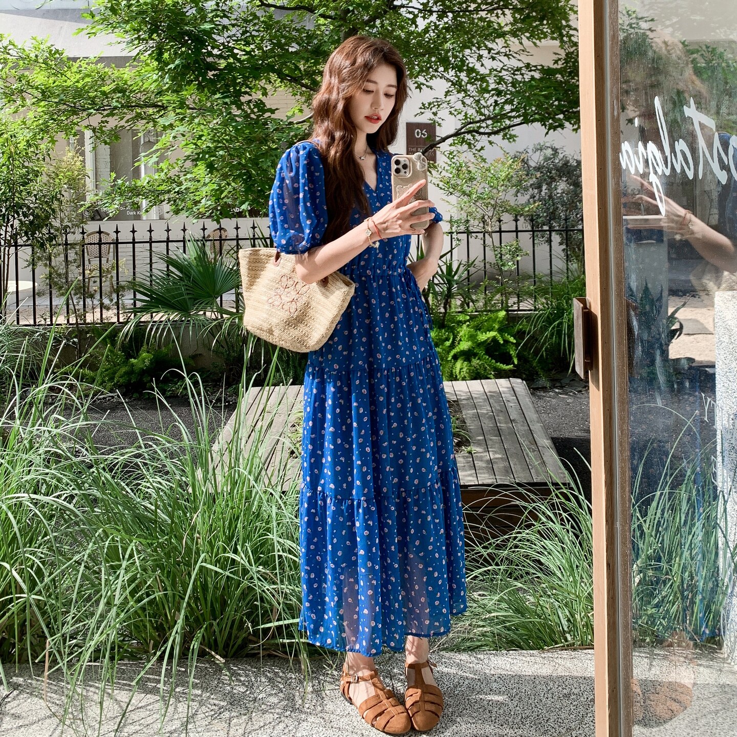 蓝色碎花法式连衣裙女2025年夏季新款泡泡袖时尚显瘦系带高腰长裙,女装连衣裙,2C212