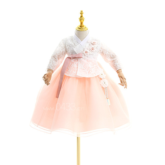 0North Korean girl dance birthday celebration long skirt hanbok