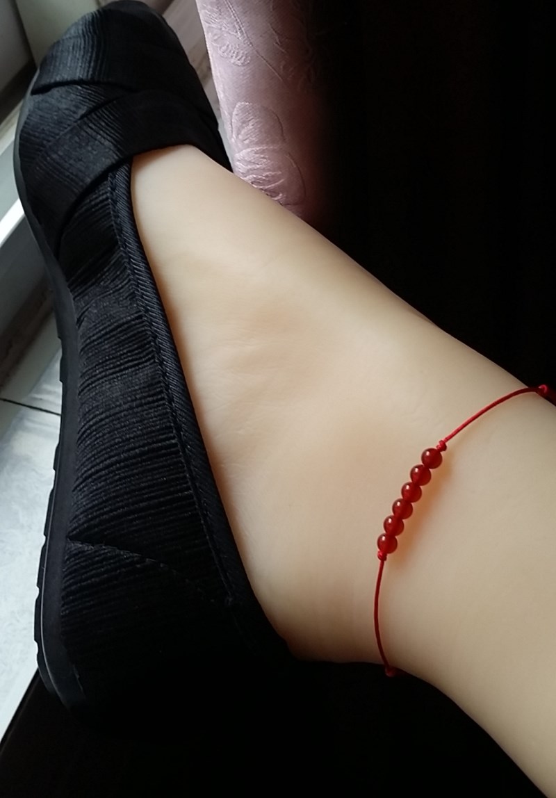 Thương hiệu gốc mã não đỏ và đen handmade rất mỏng đôi vòng chân mẫu đơn giản trung chuyển nóng chống nhỏ lắc chân vàng 18k