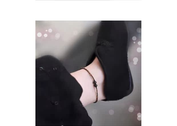 Sợi vàng nhiều màu của Obsidian được làm thủ công vòng chân thanh mảnh Joker boutique tươi và thanh lịch Tăng năng lượng tích cực lắc chân bạch kim
