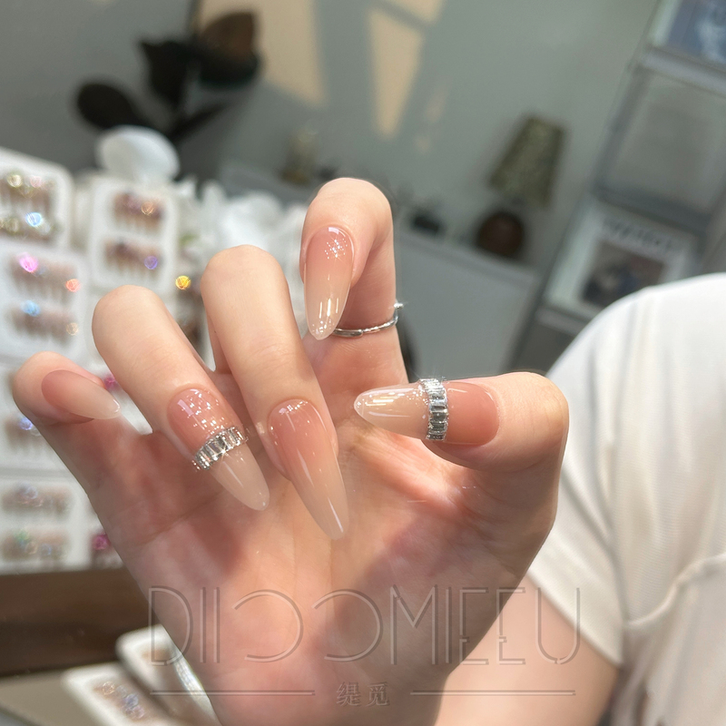 【Ms.King】Timi Simple and Elegant Nude-Colored Rhinestone Handmade Detachable Wearable Nail Art