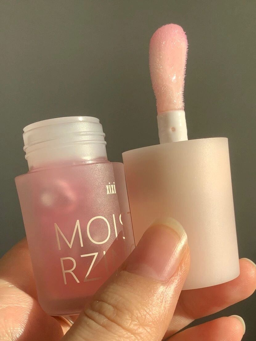 Fat - headed milk - fragrance lip oil and dead skin said bye XIXI lip - shielding jelly moisturizing and stacking lip lines