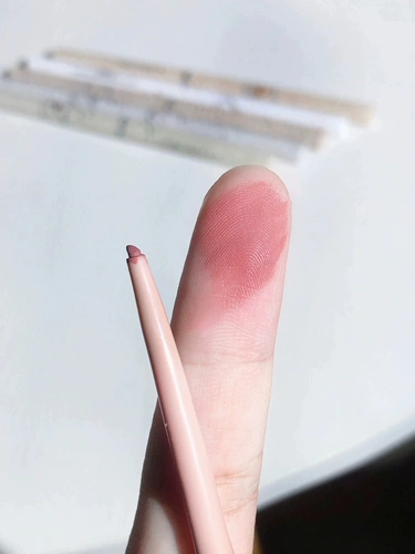 Это красочный цвет угла глаз. Плолость глаз 15 полюса тонкий порошок коричневый нижний век