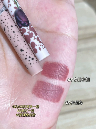 Это красочный цвет угла глаз. Плолость глаз 15 полюса тонкий порошок коричневый нижний век