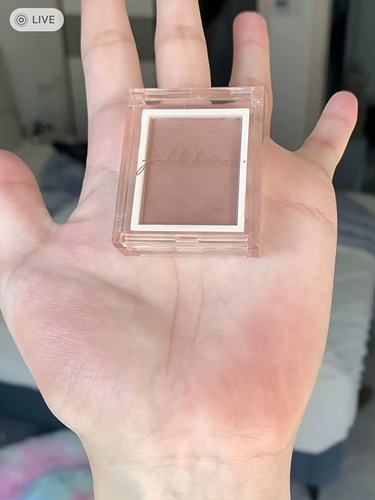 Так приятно сказать, что этот цвет способен лидеться монохромными тенью для век Джилл Леен Моти Румяна, лежащий шелковик