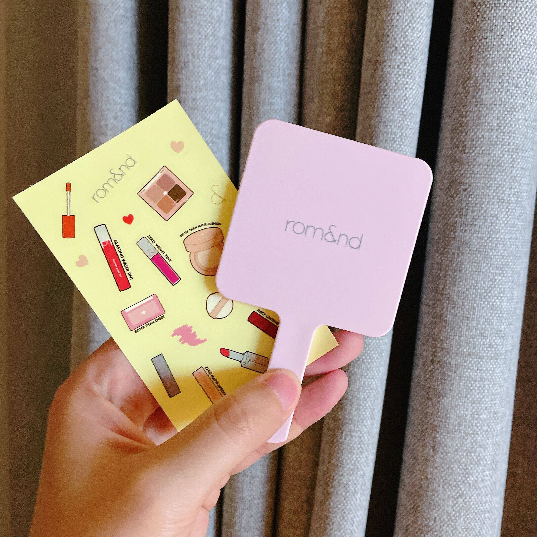 Welfare price Korea romand original mini mini handheld mirror ins sticker tender powder trumpet HD mirror