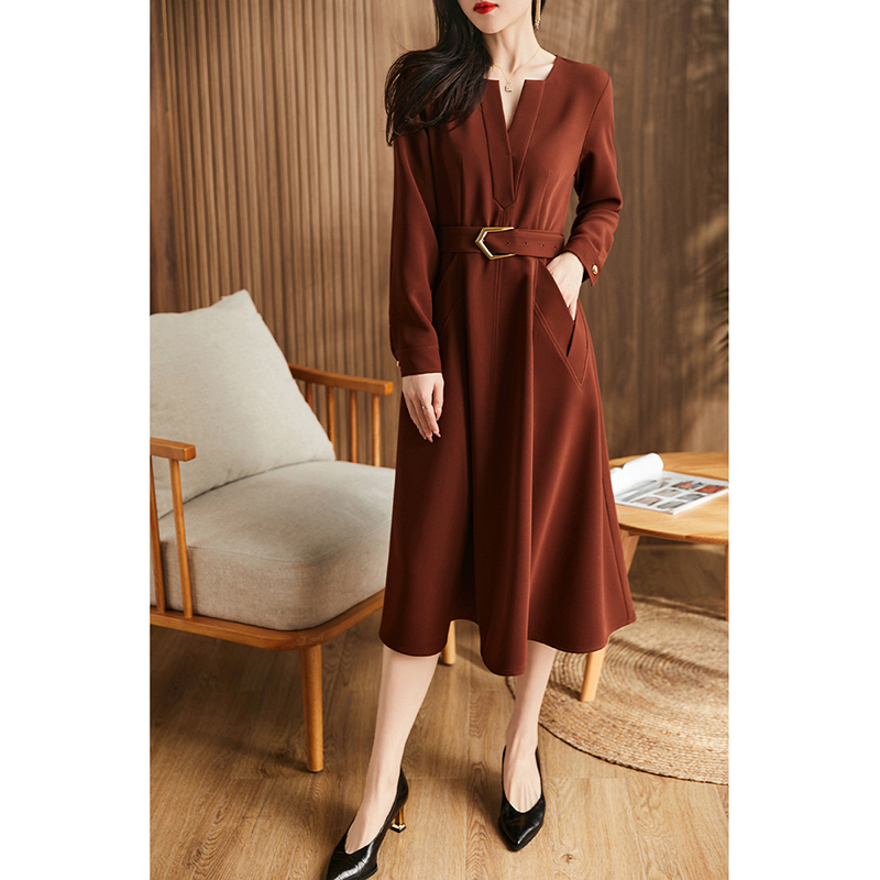 Simple, Luxurious, Elegant, and Charming Orange-Red Design, V-Neck Long-Sleeved Dress, Elegant Workwear for Middle-Aged Mothers