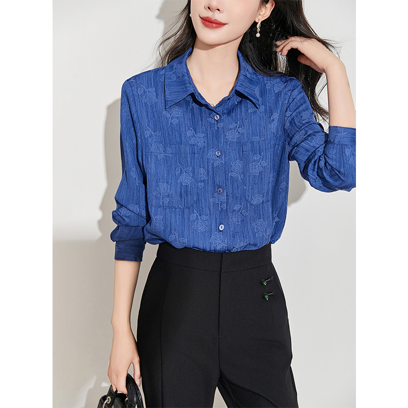 Simple and Elegant, the Blue Jacquard Long-Sleeve Shirt for Women Has a Textured Feel, Showcasing a Mature and Graceful Look, Perfect for Work Simple and Elegant, the Blue Jacquard Long-Sleeve Shirt for Women Has a Textured Feel, Showcasing a Mature and Graceful Look, Perfect for Work