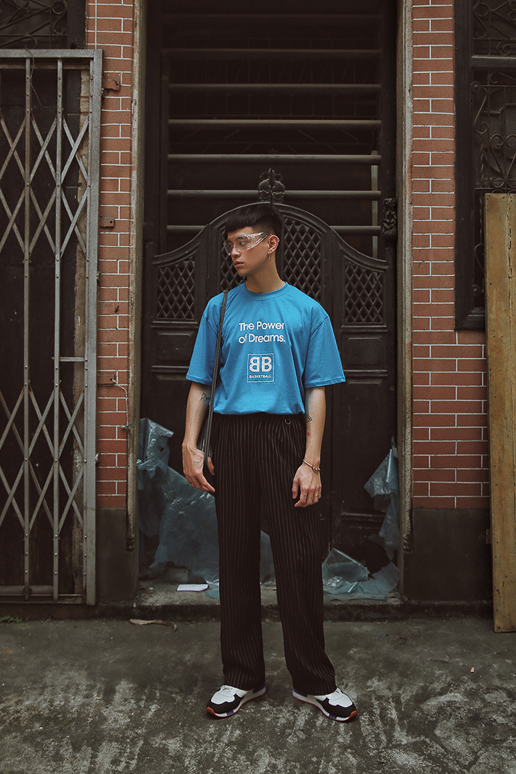 CONNIVE đề nghị kết cấu tốt retro mềm rộng rộng chân sọc quần nam thẳng quần in lưới màu đỏ - Crop Jeans quần áo thể thao nam