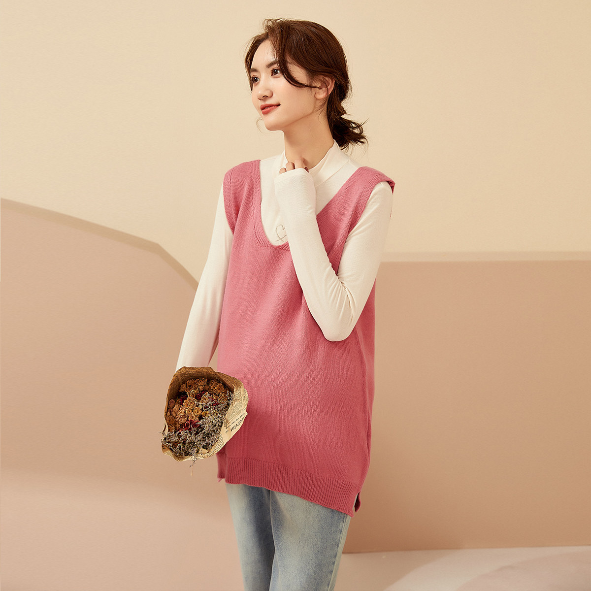 Pregnant woman in pregnancy 2022 spring Korean version pure color V collar sleeveless sweater vest Spring autumn loose knit waistcoat