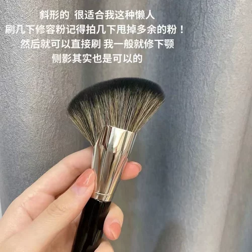 Тени для контуринга, кисть для лица