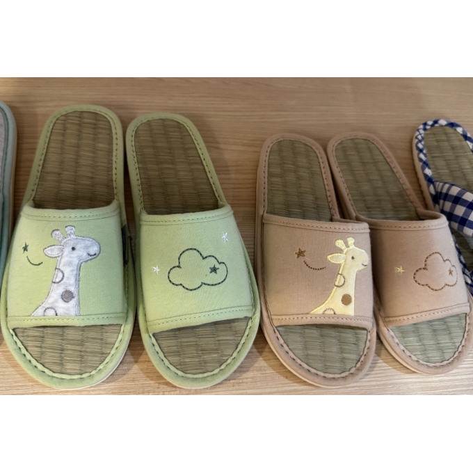 Taiwan's Yvonne Giraffe Reed Indoor Slippers, Home Slippers, Straw Slippers, Summer Anti-Odor and Dry-Feeling Slippers