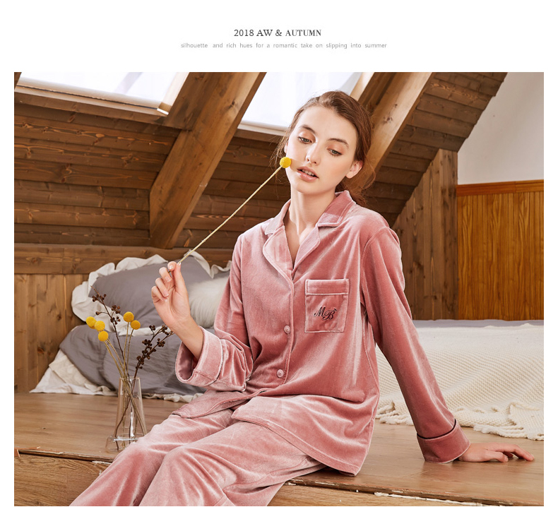 Tiêu chuẩn Mỹ mùa thu và mùa đông mới vàng nhung ấm áp đồ ngủ hai mảnh phù hợp với thêu mềm có thể được mặc bên ngoài dịch vụ nhà đồ bộ mặc nhà cao cấp hàn quốc