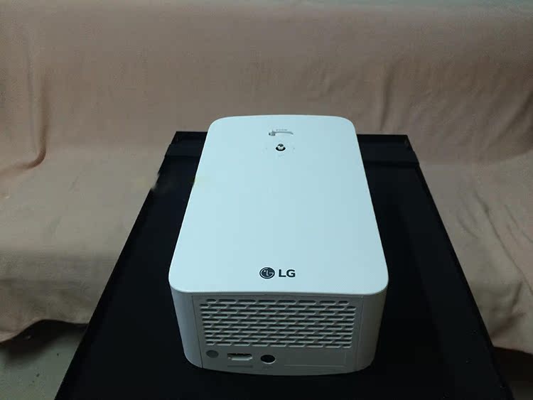 LG PF1500G HD nhà 1080p doanh nghiệp cầm tay mini micro máy chiếu 3D điện thoại di động LED máy chiếu - Máy chiếu
