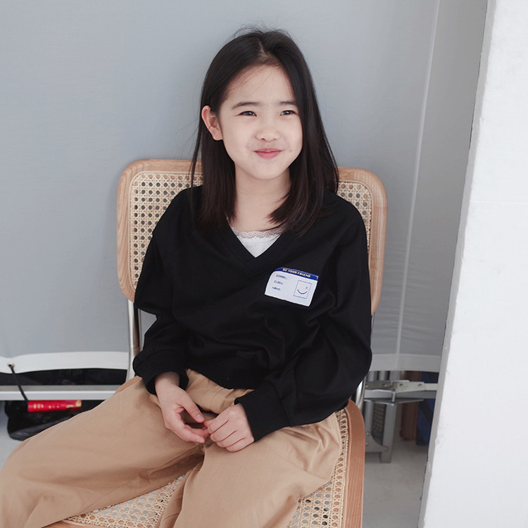 Doll Amy spring and summer original new custom female small and medium-sized children V-neck long-sleeved labeling school uniform sweater T-shirt loose