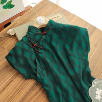 Темно -зеленая одежда длиной около 130 см