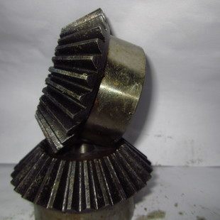 Bevel gear 2-mode 18-tooth inner hole 12MM metal bevel gear 45# steel tooth surface high-frequency quenching!