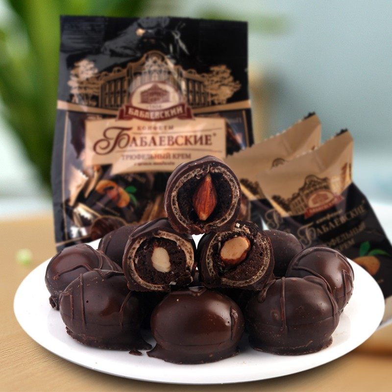 Originally imported from Russia, Babaev sandwiched almond chocolate truffles for girls New Year's goods candy zero food