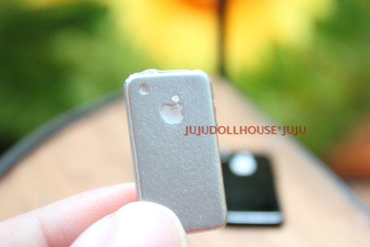 Tiny iPhone Prop for Dollhouse Stories & Blythe Scenes - Detail image 4