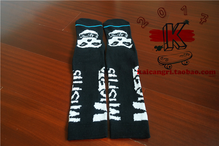 Ngày khai mạc Misfits vớ bóng rổ cotton khăn thể thao dưới đáy tất thoải mái graffiti văn bản màu trắng đen tất vans