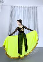 Female section Uyghur ethnic group acting out of dance practice Practicing Costume and Costume Arts for the National University North Dance New