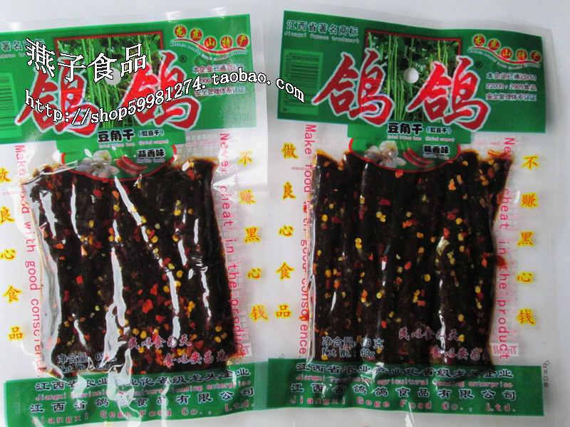 Dove dove bean corner dry garlic scents 69 gr packets of seasoned flour product hand ripping the beans dry Jiangxi Teprolific spicy snacks