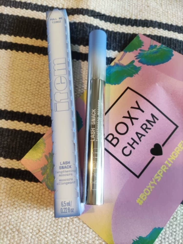 Предмет красота от Addison Rae Lash Snack