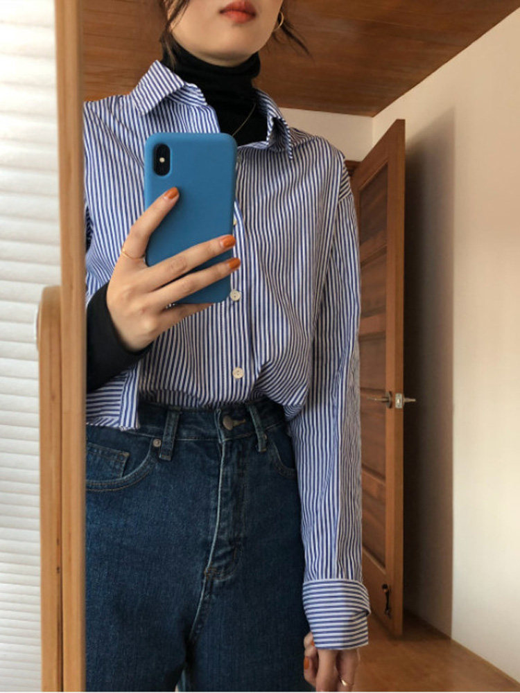 Vertical striped shirt women's 2022 spring new inner long-sleeved top loose design sense of stacking blue shirt trend