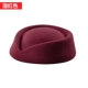 Бордовая глянцевая шляпа стюардессы