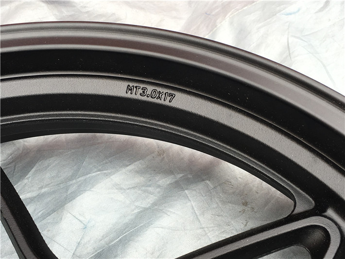 Áp dụng mùa xuân gió đêm mèo phía sau trung tâm bánh xe cf150-2a 2b 2c phía sau vòng thép nhôm bánh xe phụ tùng xe gắn máy vành xe bò