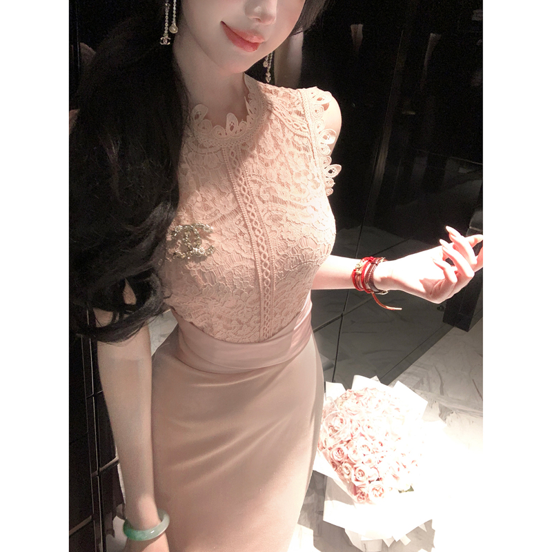Sun Yaqiao [Fragrant Scent] Lace Patchwork High-Waisted Satin Girdle Dress