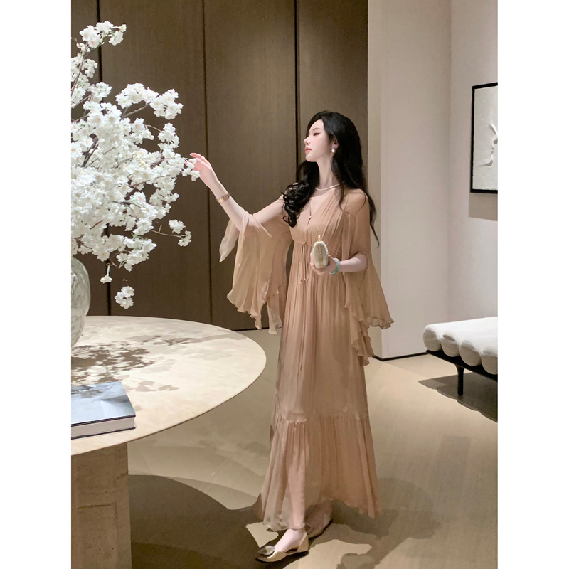 Sun Yaqiao [Eau De Liberty] Early Autumn Big Lady Chiffon Flared Sleeve V-Neck Long Dress