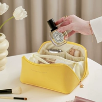 3 поколения лимонной желтой тосты