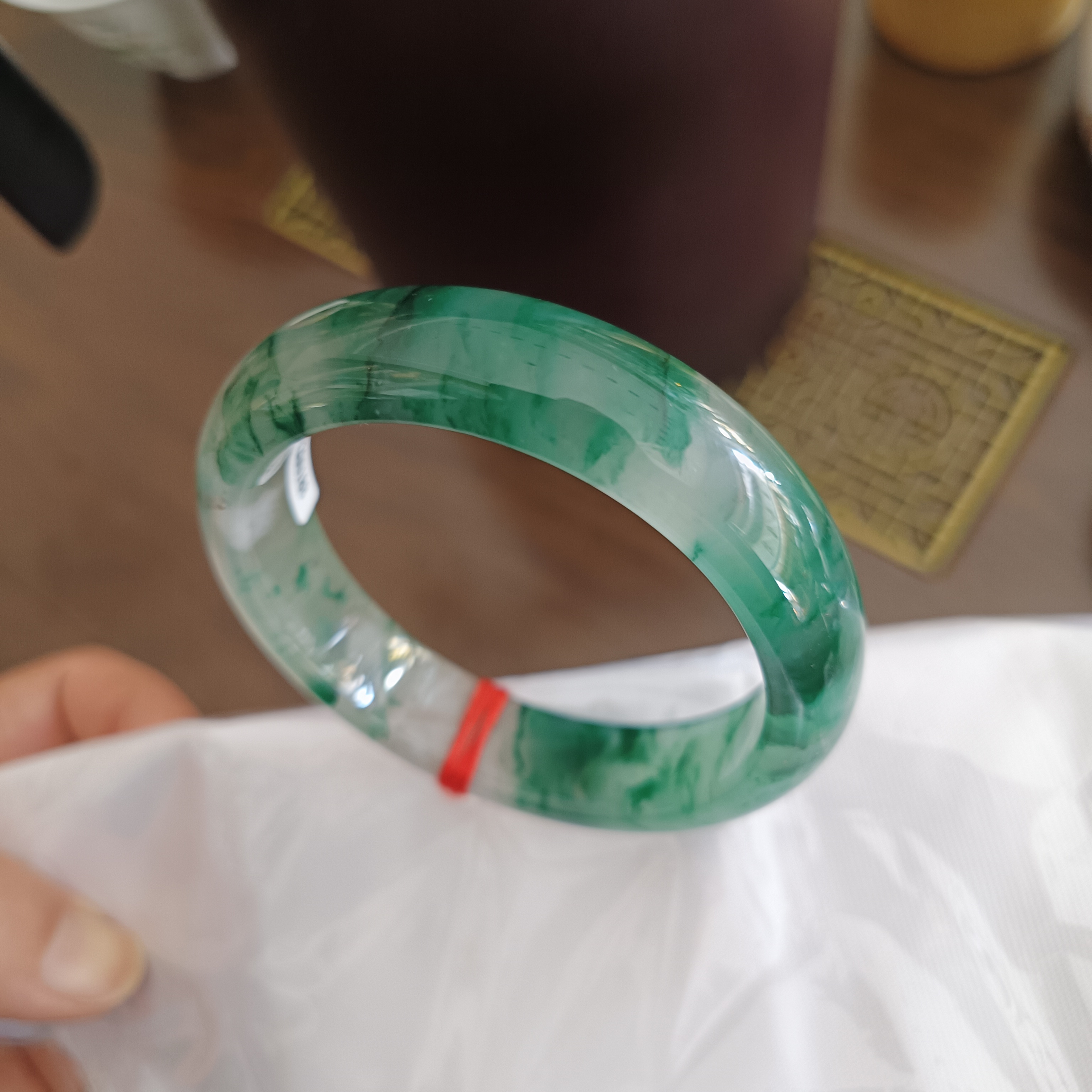 冰种飘花非洲翠，老杠味好起荧光的翠绿玉镯，你值得拥有吗