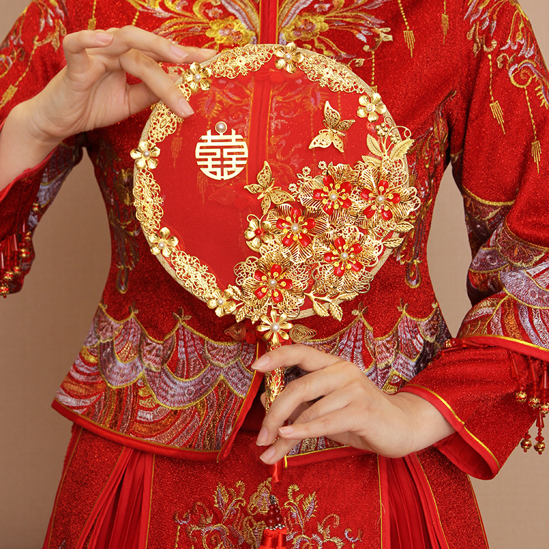 Ancient Wind Group Slain Bride Wedding Wedding wedding fan out of hand to hold a fancy Chinese wedding show and a handmade-fan finished product