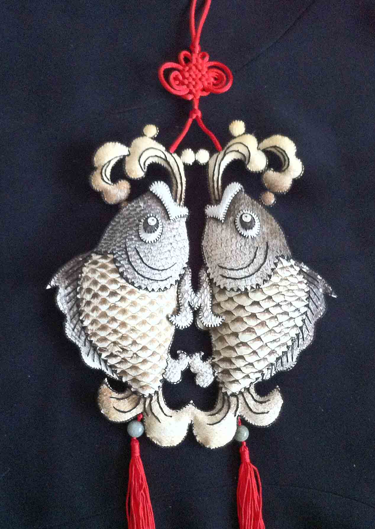 Hezhe nationality characteristic handmade fish skin painting small fish skin painting fish skin pendant characteristic gift craft gift decoration