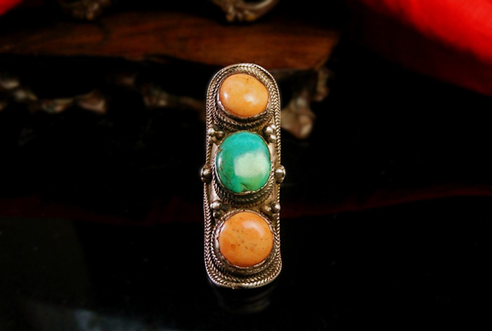 Tibetan sterling silver old ring inlaid with turquoise ruby ​​gem glittering trendy fashion antique jewelry treasures