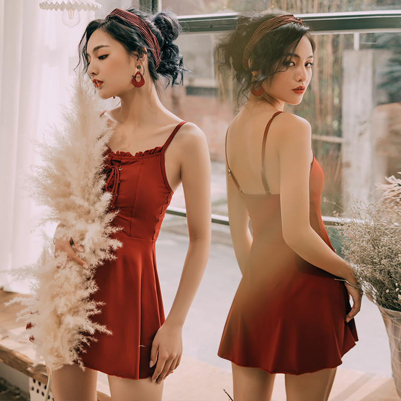 The Little Peach Swimsuit Woman 2021 new conservative Chater Slim Holiday Small Breasted to Skirt With a Flat Corner Swimsuit