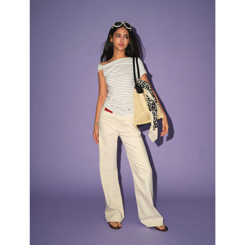 Antiatag At010 Micro-Elastic Fit with Asymmetrical Design, Original White Straight-Leg Denim Pants