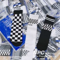 Spot Pola ເຄື່ອງນຸ່ງເດັກນ້ອຍເກົາຫຼີສໍາລັບເດັກຊາຍແລະເດັກຍິງ, ເດັກນ້ອຍກາງແລະໃຫຍ່, ນັກຮຽນມັດທະຍົມຕອນຕົ້ນ, ດູໃບໄມ້ລົ່ນແລະລະດູຫນາວ checkerboard plaid hip-hop socks ກາງ tube