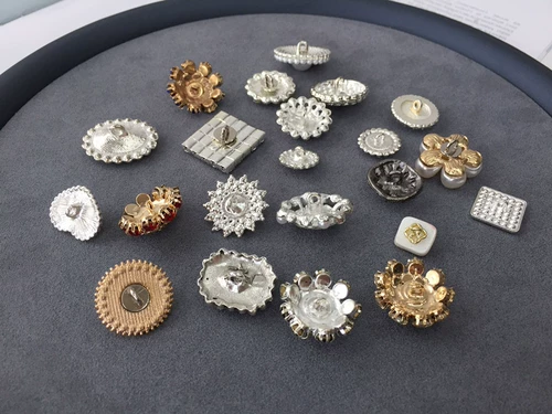 Высоко -громкий жемчужный катюр цветок в форме металлической пуговицы кардиган кардиганский фур.