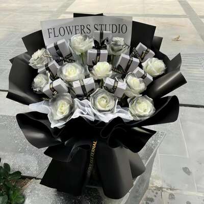 yan Flower Bouquet Kunming Flower Shop Kunming Fresh Flower Express 11 Black Knight Rose Round Gift Box with multiple styles