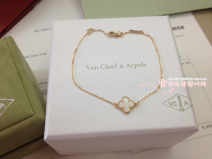 Vca Van Cleef & Arpels 18K Gold Classic White Mother-Of-Pearl Four-Leaf Clover Small Bracelet Bangle