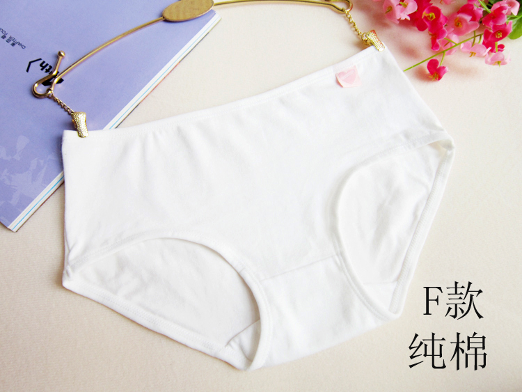 Quần lót nữ màu trắng tóm tắt cotton màu da thịt eo thấp màu sáng cô gái sinh viên thoáng khí quần short màu rắn - Giống cái quần lót bé gái
